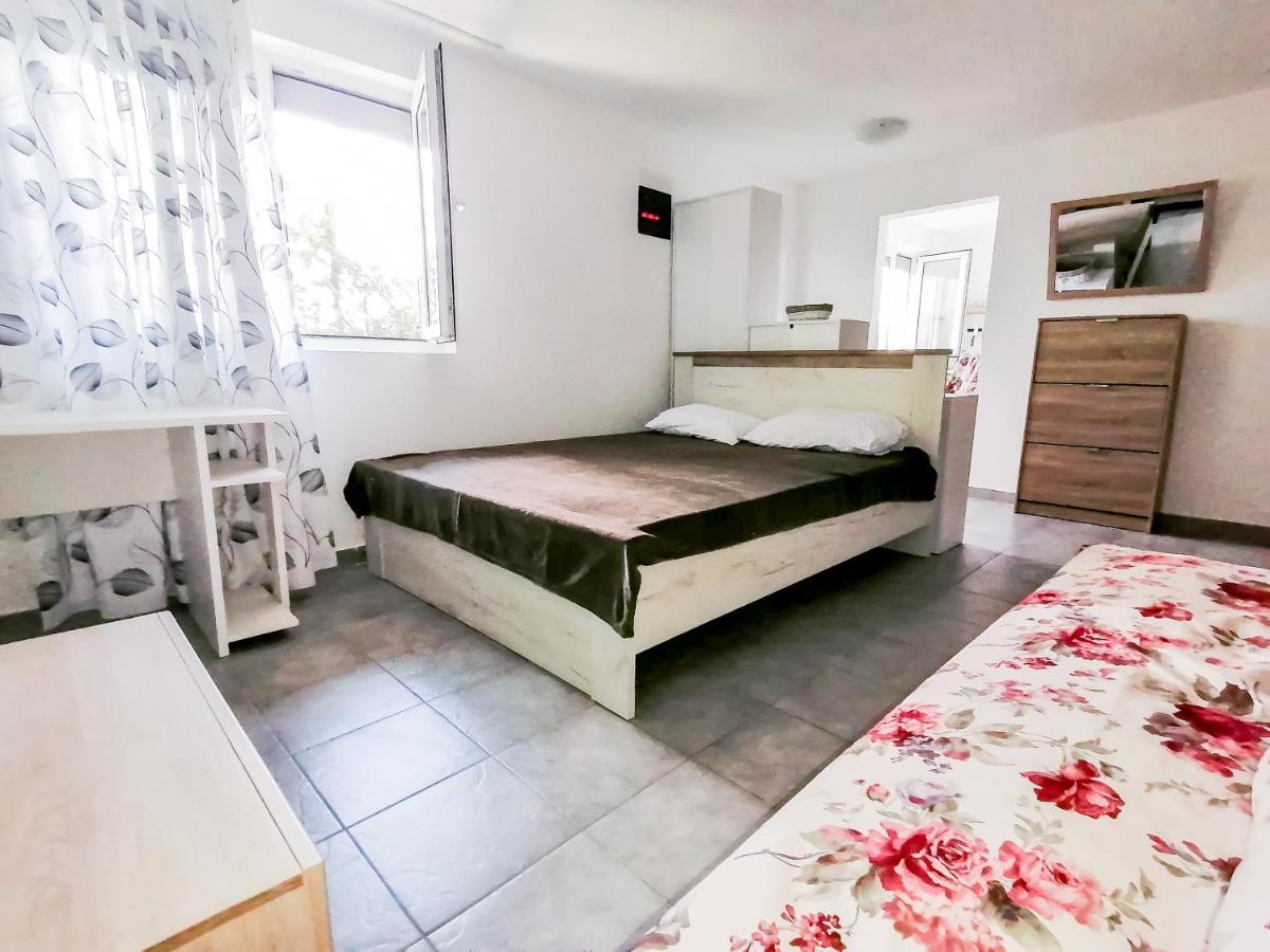 Apartments Siesta Тиват Екстериор снимка
